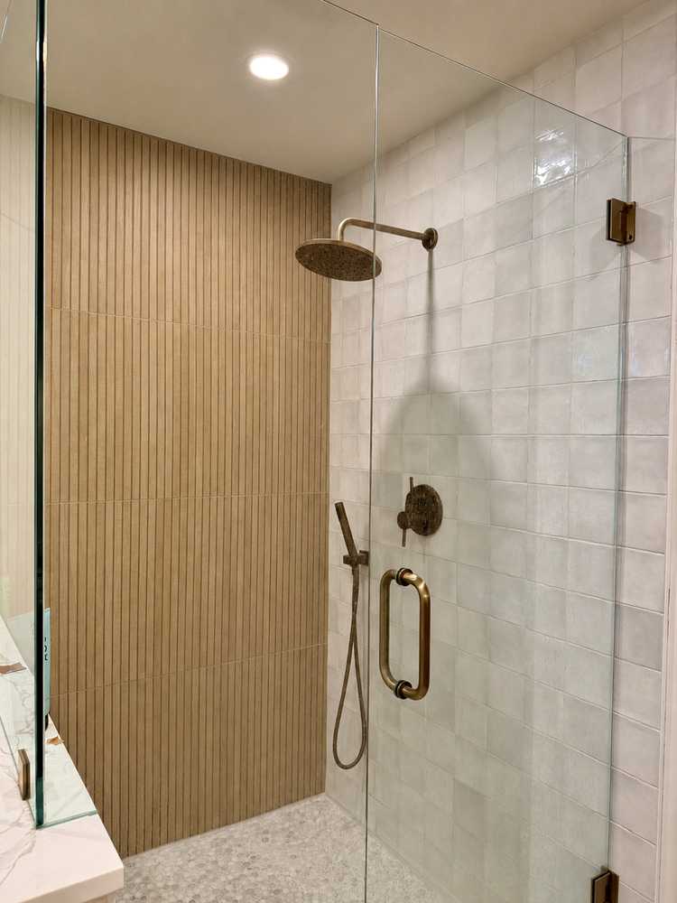 Walk-in glass shower