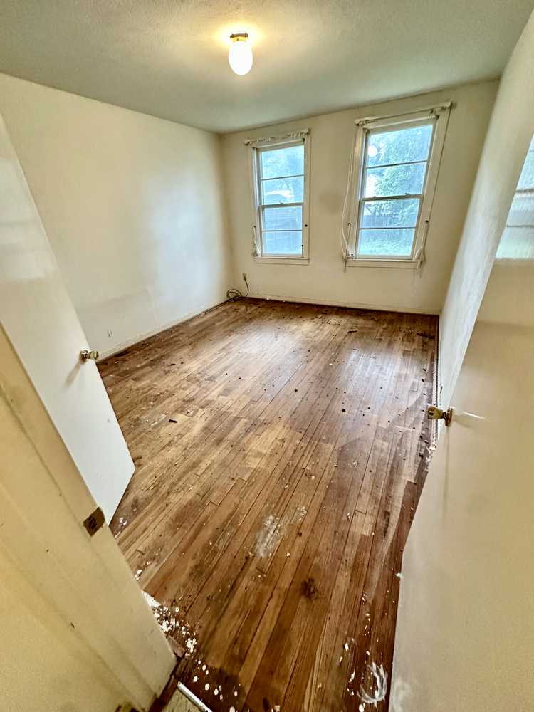 Make-ready - bedroom - before